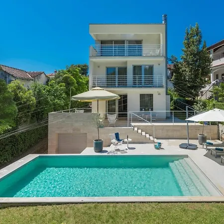 Terra Rossa Villa *
